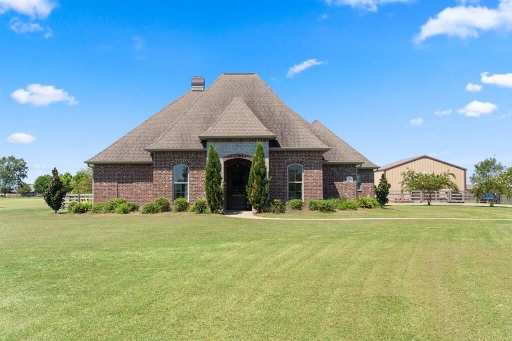 Property Photo: 22031 E Prairie Way E LA 70647
