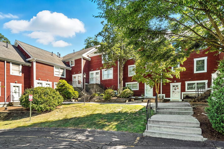 Property Photo:  7 Dean Street 1-103  CT 06810 