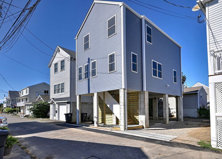 Property Photo:  17 Chetwood Street  CT 06460 