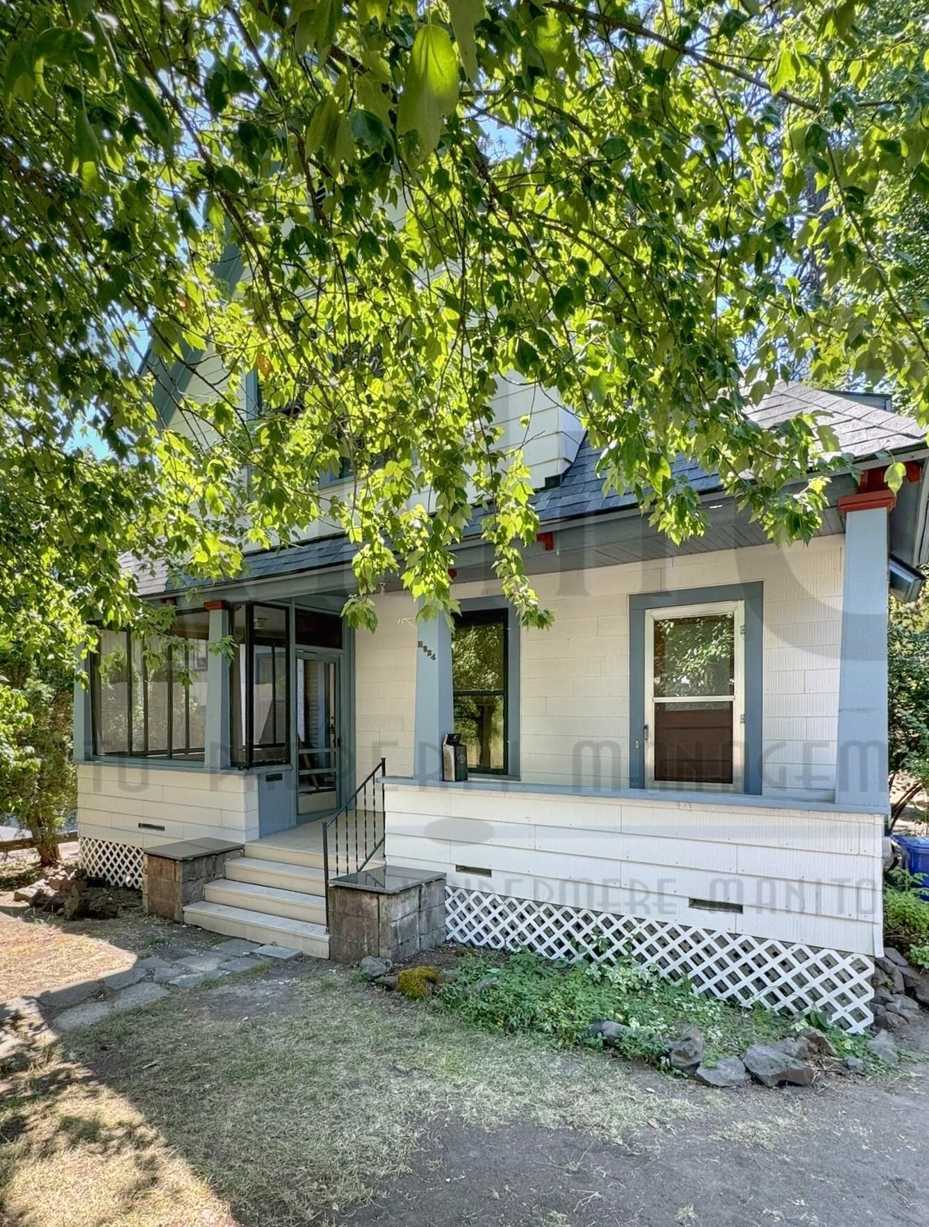Property Photo:  