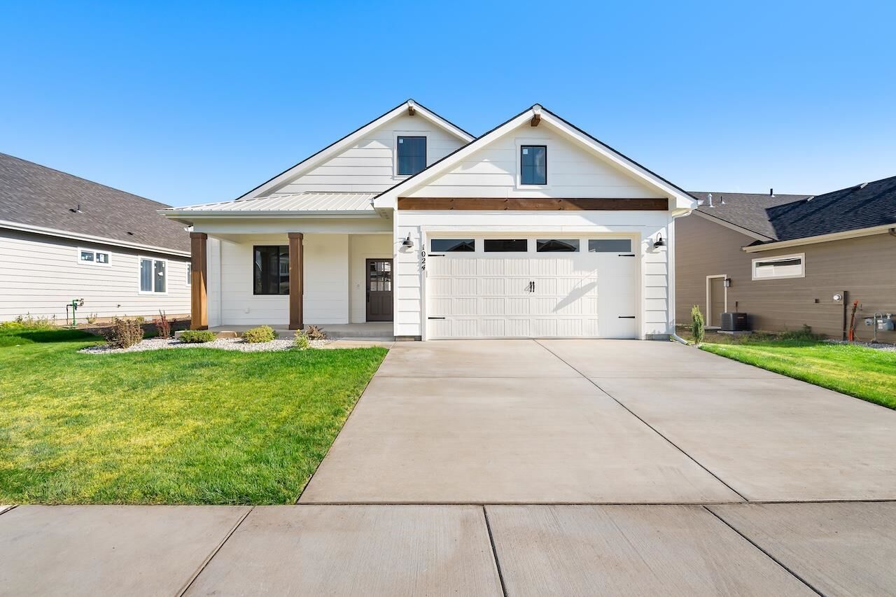 Property Photo: 12237 N Valencia Ave WA 99208