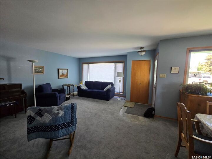Property Photo: 427 15th Avenue NE SK S9H 2X5