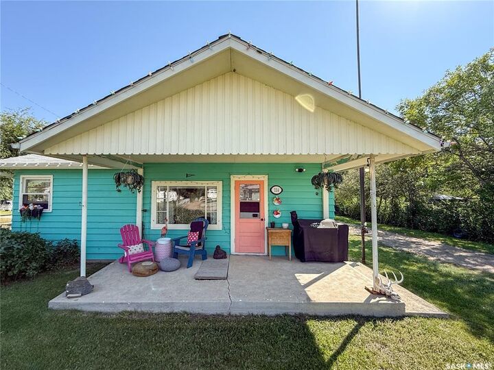 Property Photo:  114 1st Street W  SK S0N 0W0 