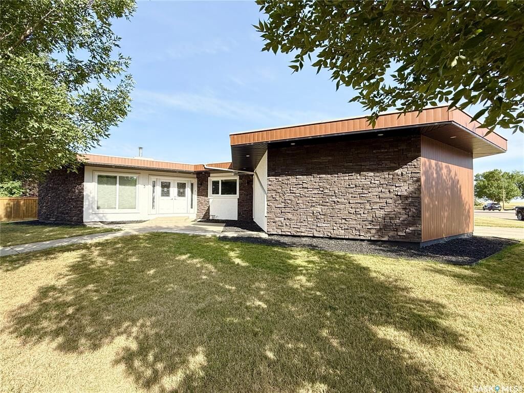 Property Photo:  3 McLelland Bay  SK S4H 2V3 