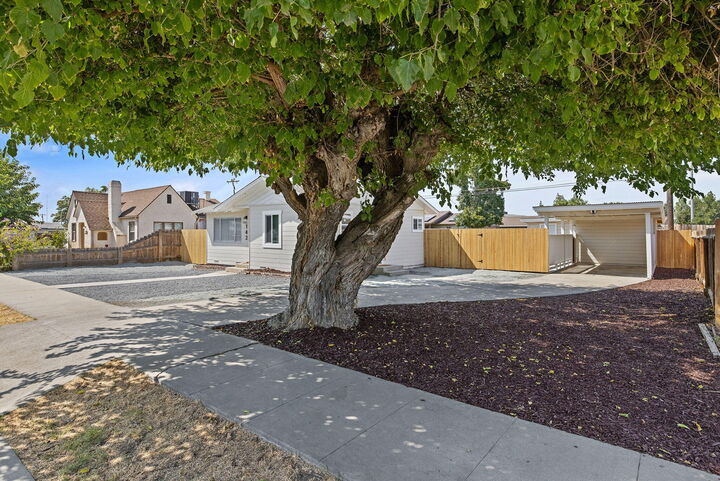 Property Photo: 142 G Street CA 93245