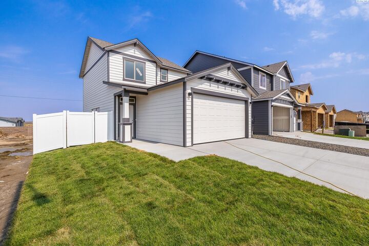 Property Photo:  7672 Grapevine Ct  WA 99353 