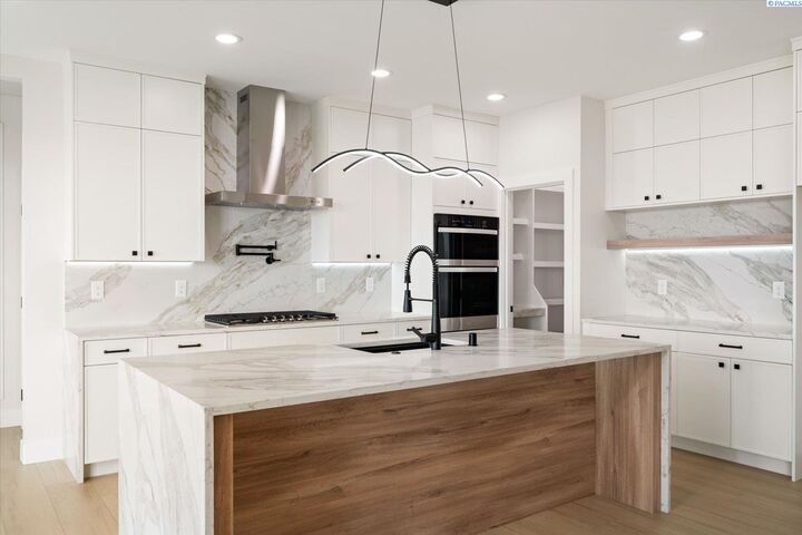 Property Photo: 7483 W 23rd Ave 11 WA 99338