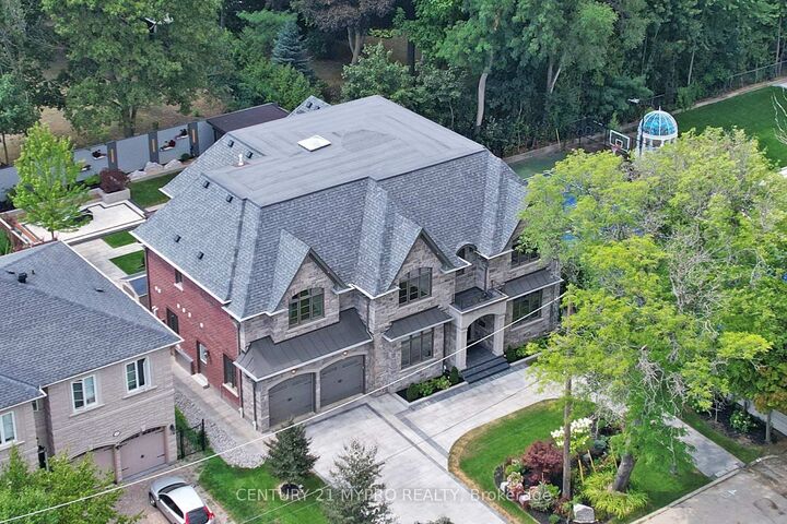 Photo de la propriété:  36 Farrington Drive  ON M2L 2B6 