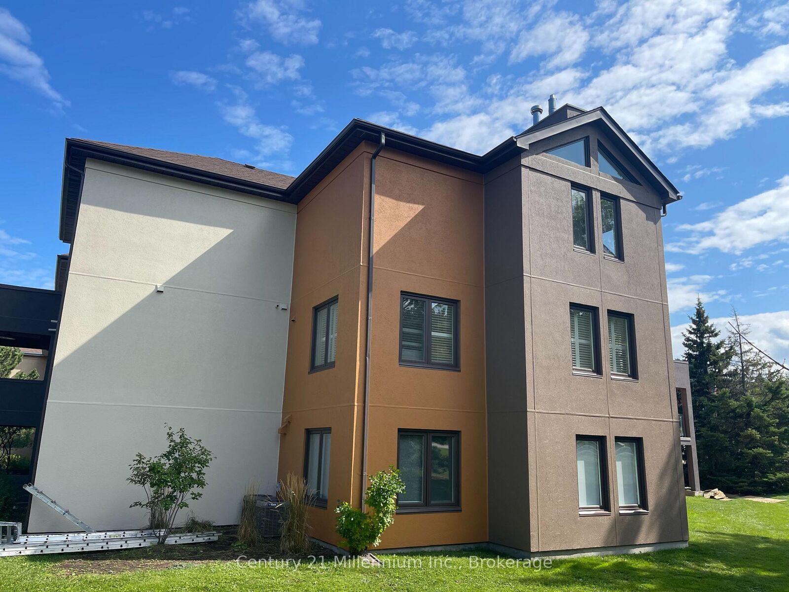 Property Photo: 169 Jozo Weider Boulevard 118 ON L9Y 0V2