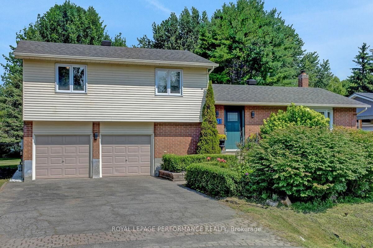 Property Photo: 124 Des Pins Street ON K4R 1C5