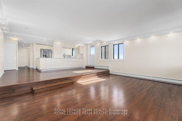 Property Photo:  415 Greenview Avenue 2004  ON K2B 8G5 