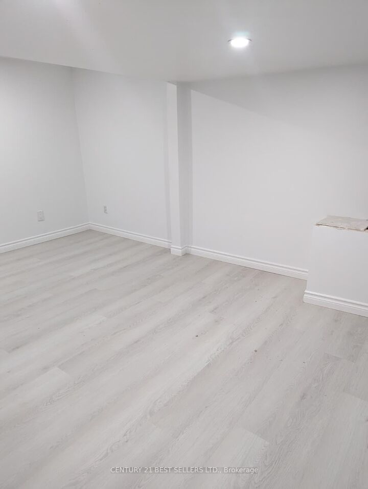 Photo de la propriété: 68 Birkdale Road Bsmt ON M1P 3R5