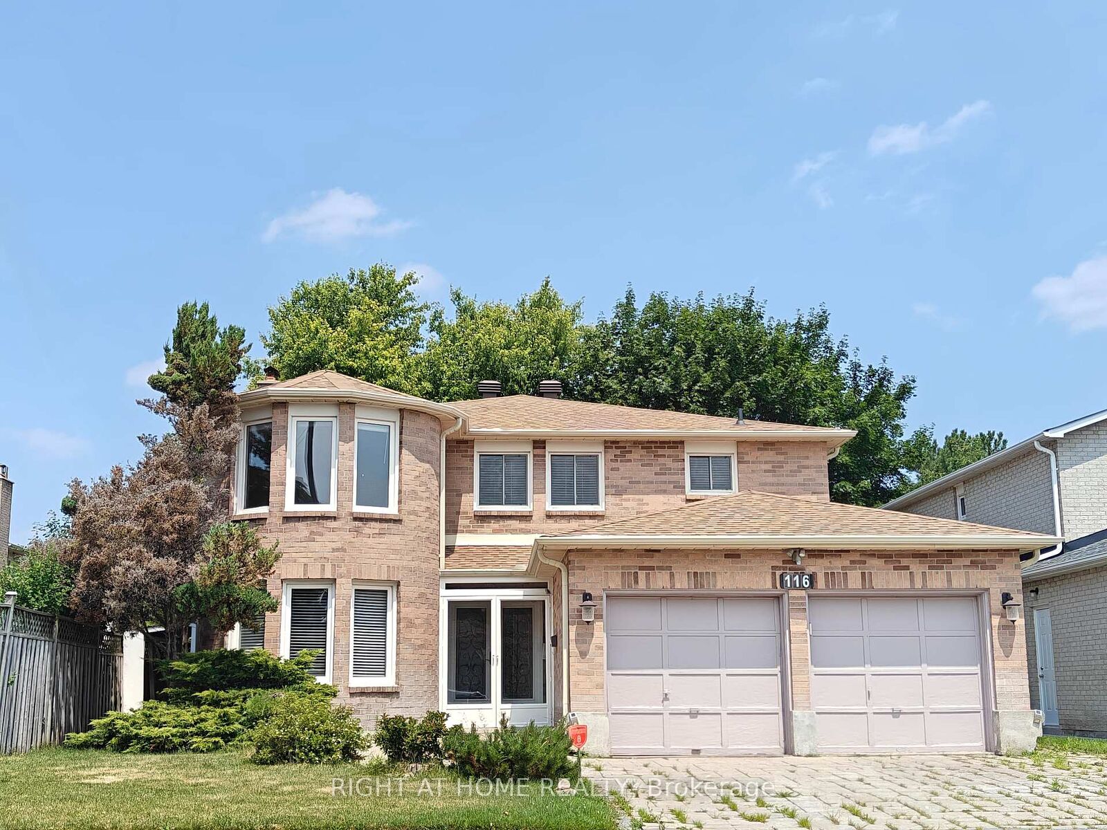 Photo de la propriété:  116 Cooperage Crescent  ON L4C 9L8 