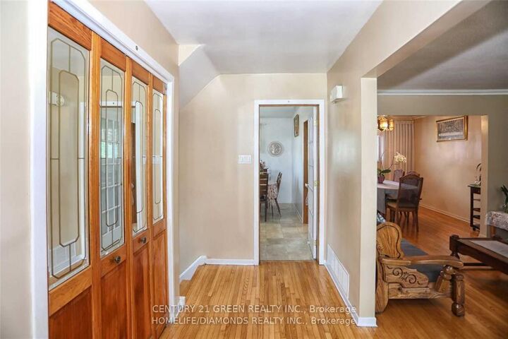 Property Photo:  35 York Street  ON L4T 3M4 