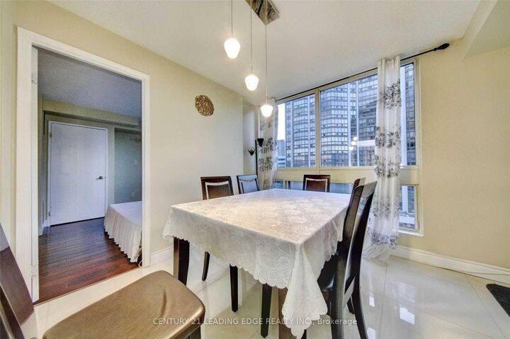 Property Photo:  5 Kenneth Avenue 705  ON M2N 6M7 