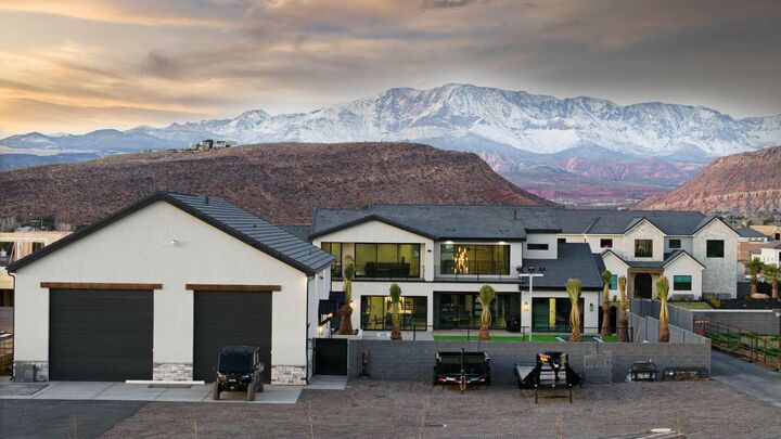 Property Photo: 646 E Pine St UT 84780