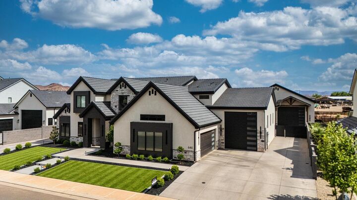 Property Photo: 646 E Pine St UT 84780