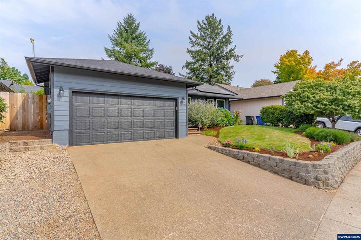 Property Photo: 1179 Rock Creek Dr S OR 97306