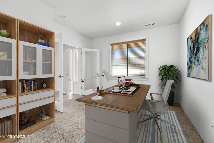 Property Photo:  516 Luna Ave  WA 98936 