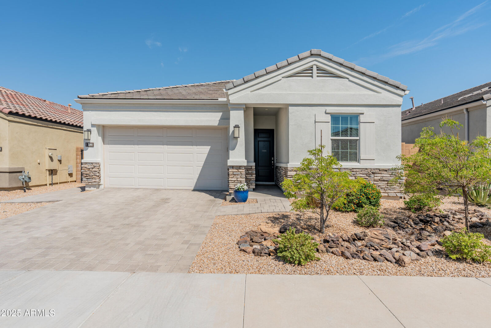 Property Photo: 2044 E Alameda Road AZ 85024