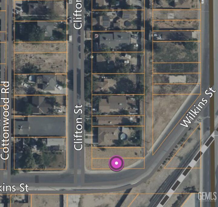 Property Photo:  101 Clifton Street  CA 93307 