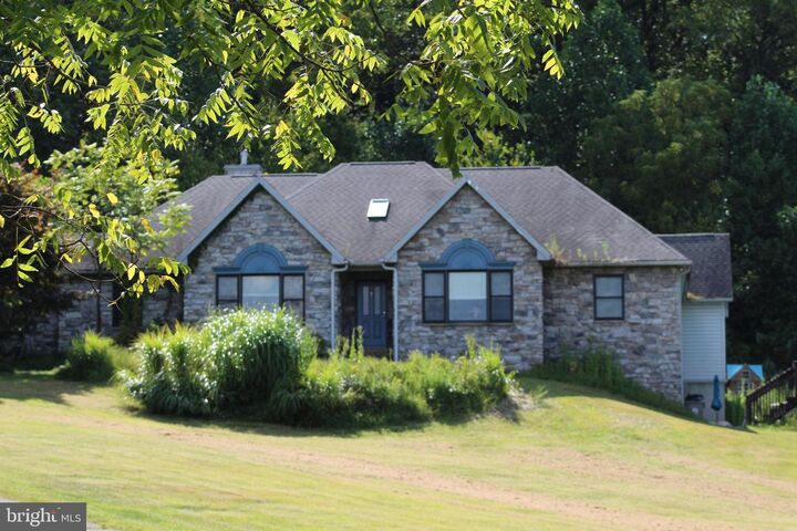 Property Photo: 1157 Fritztown Road PA 17569