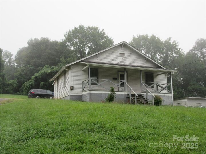 324 N Cleghorn Street  Rutherfordton NC 28139 photo