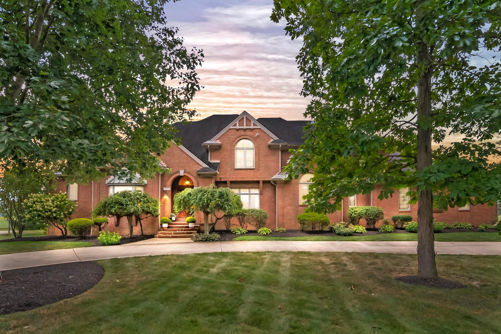 Property Photo: 867 Edwards Glen OH 43302