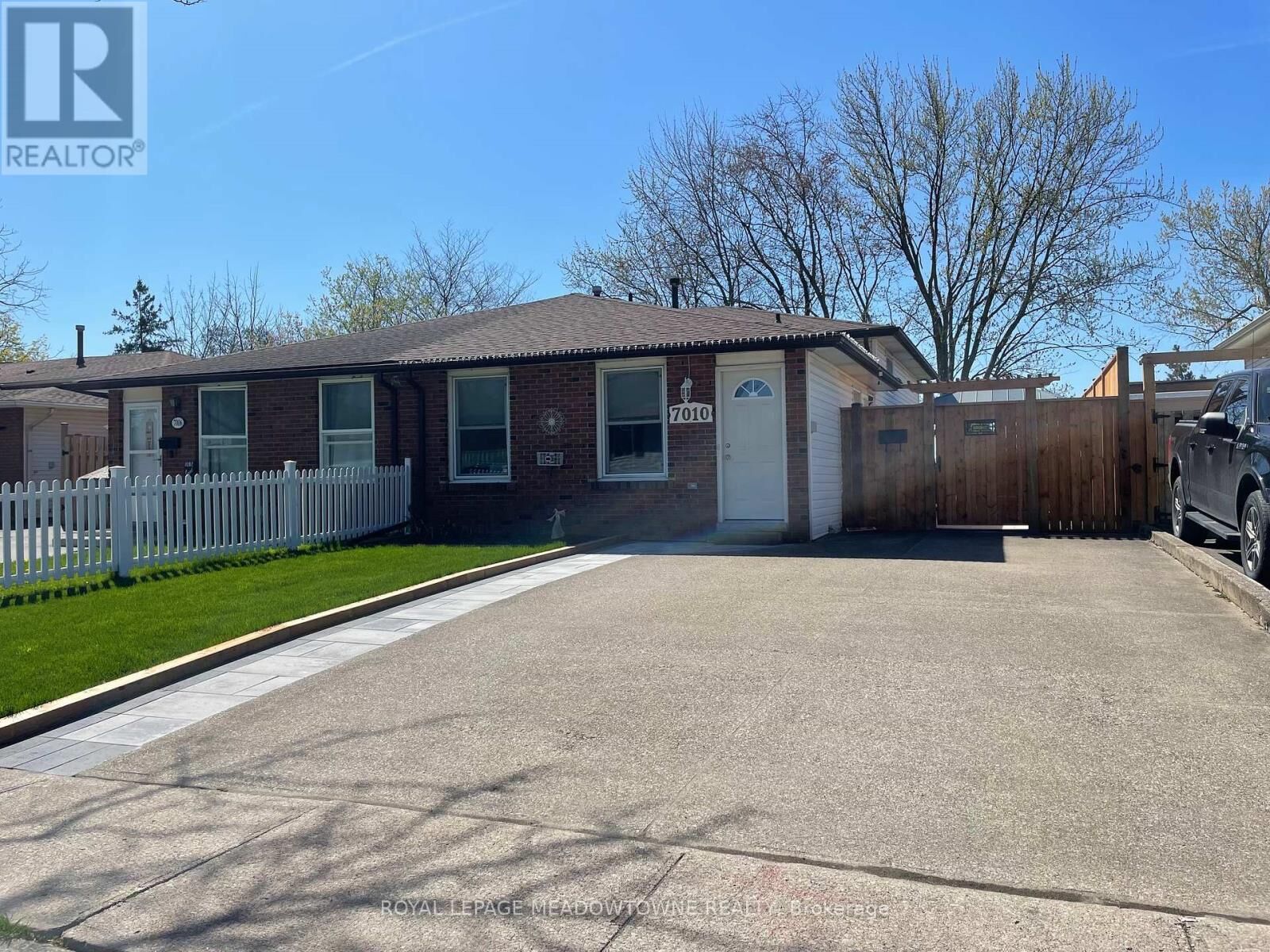 Property Photo: 7010 Bonnie Street ON L2G 7L1