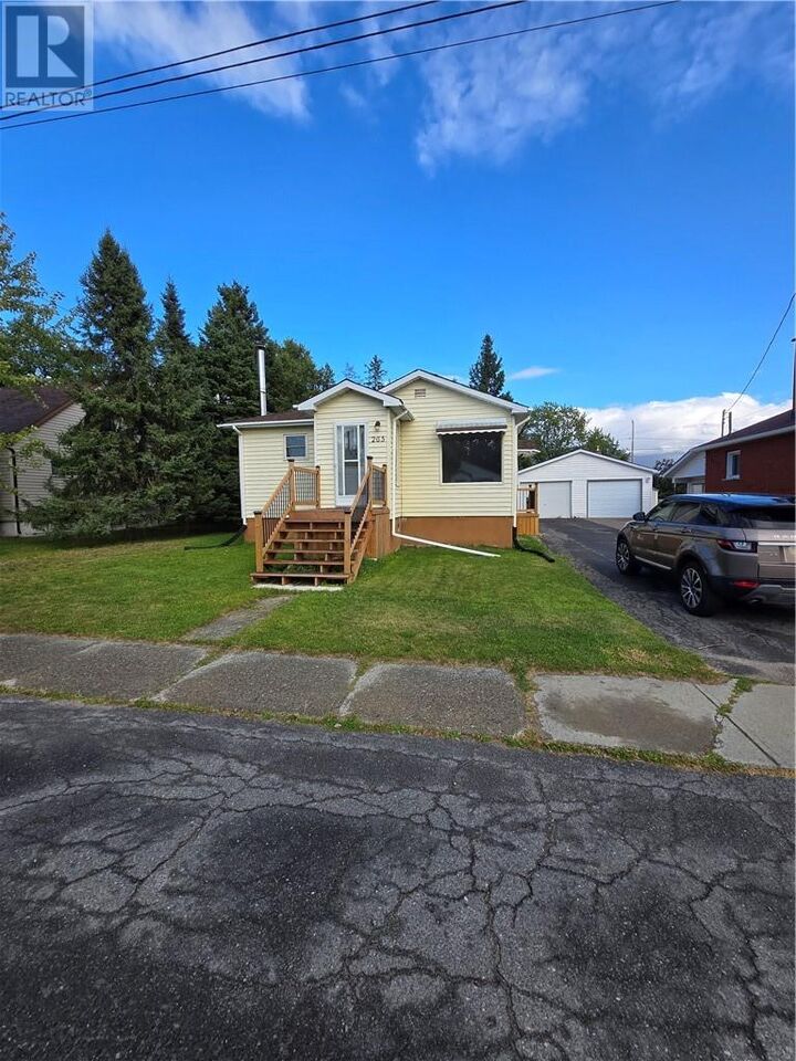 Property Photo: 265 Eighth Avenue ON P3Y 1M5