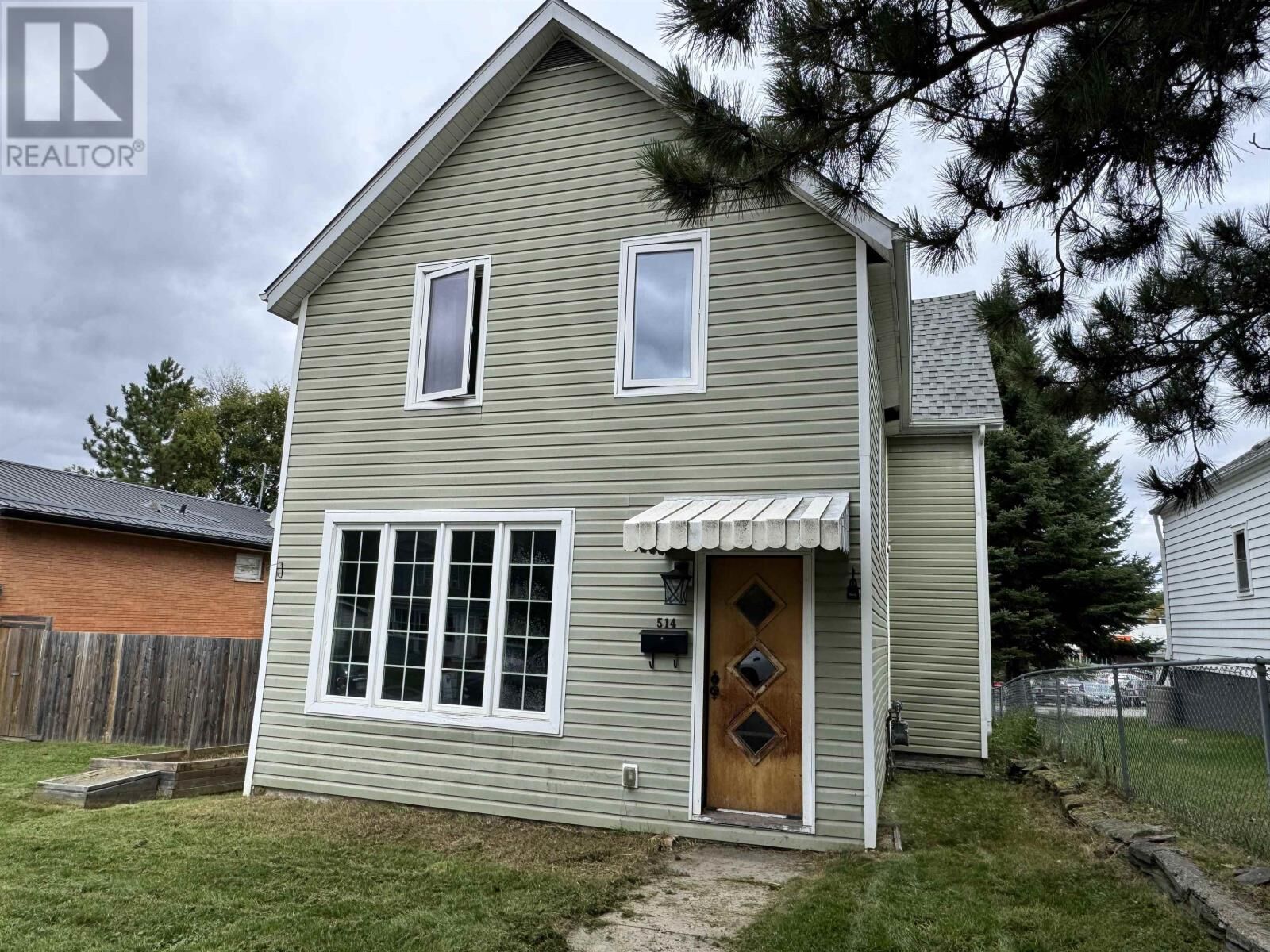 Property Photo:  514 First Street South  ON P9N 1C9 