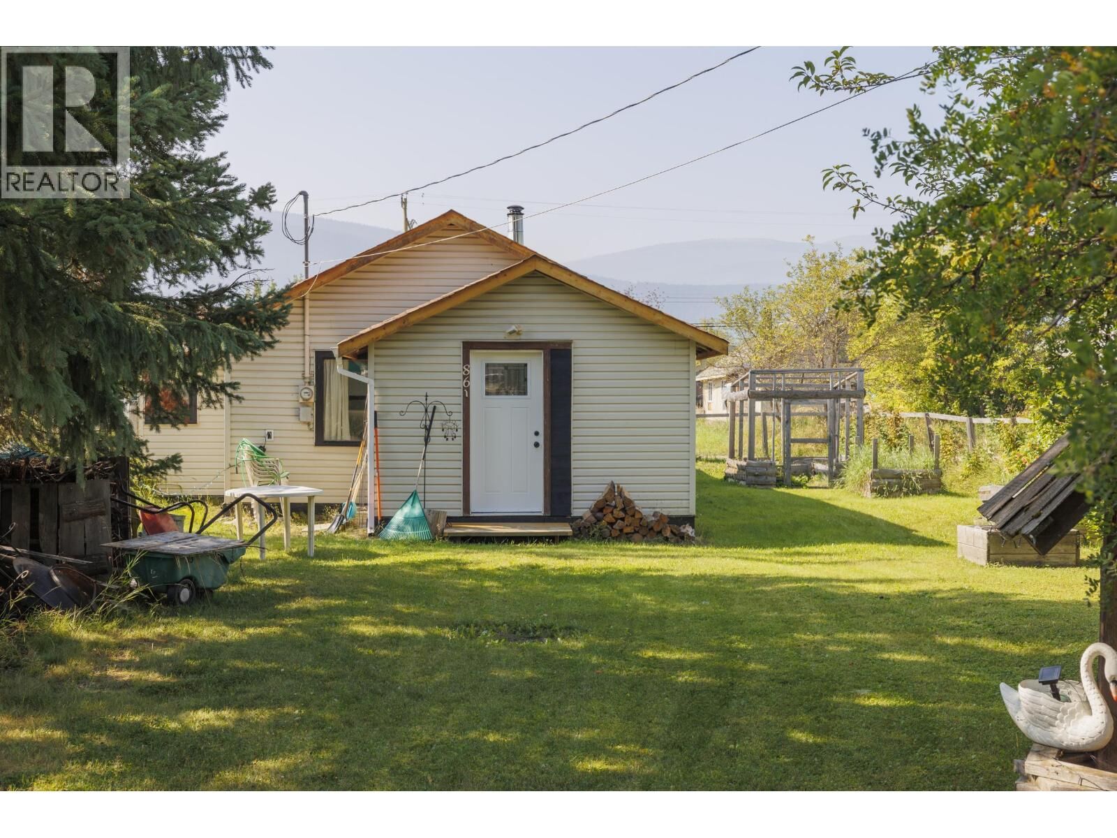 Property Photo: 861 2nd Avenue BC V0J 2E0