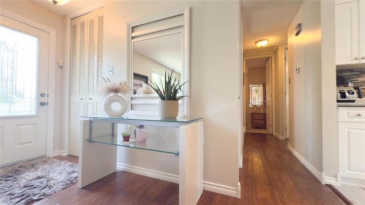 Property Photo:  83 Manorview Close  MB R2P 0B4 