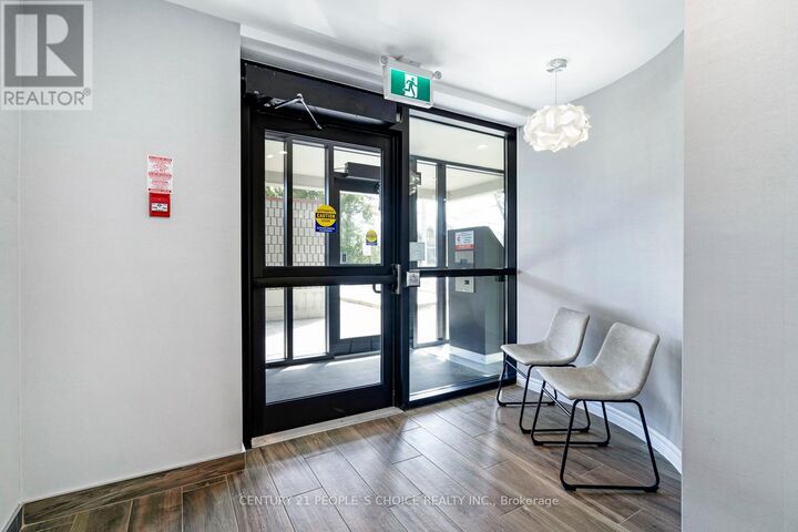 Property Photo:  1219 Dundas Street West 307  ON L5C 1C8 
