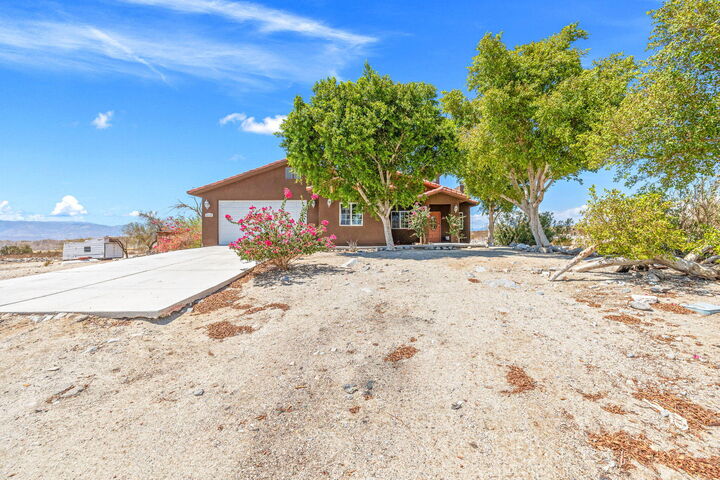 Property Photo:  22135 Lamel Road  CA 92241 