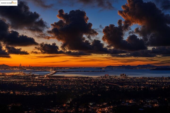 25 Diablo Dr  Oakland CA 94611 photo