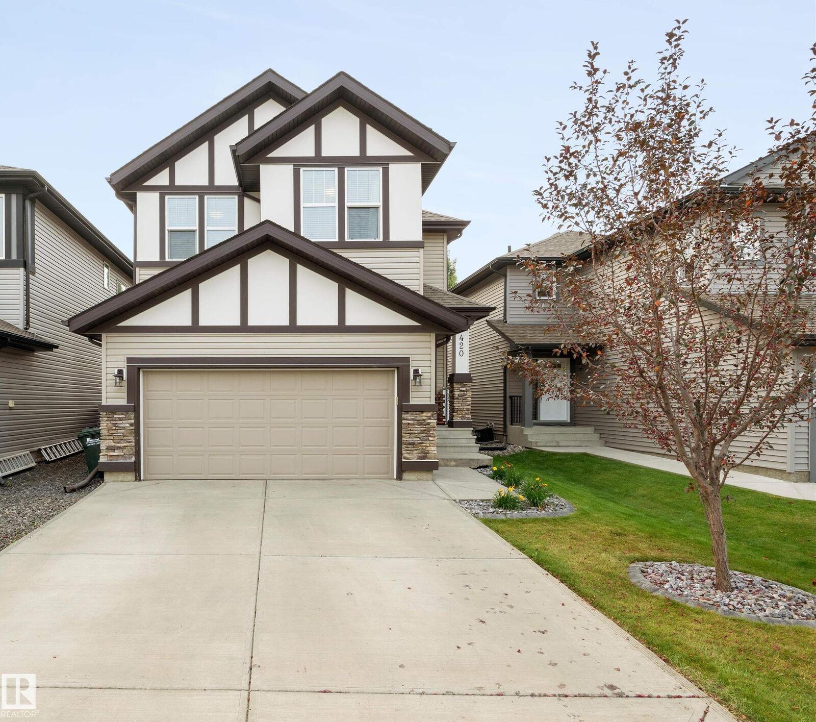 Property Photo:  420 Still Creek Crescent  AB T8H 0S6 