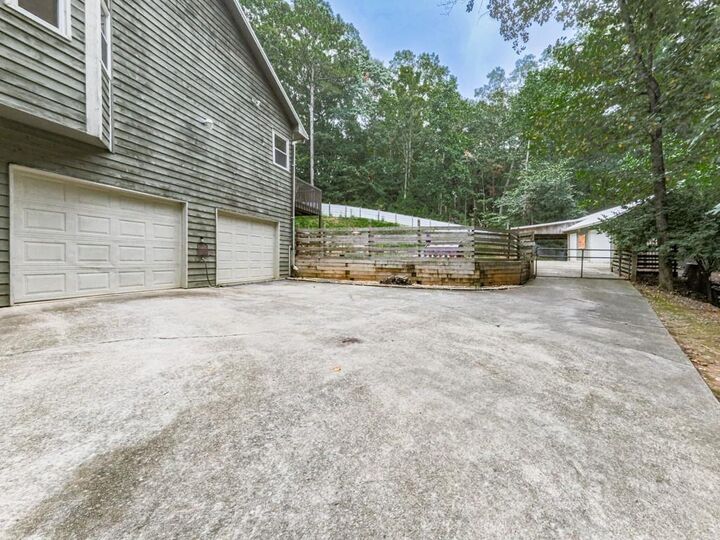 Property Photo: 819 Victoria Place GA 30189