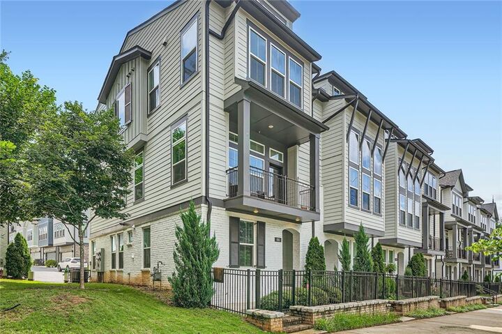 Property Photo: 816 S Columbia Drive GA 30030