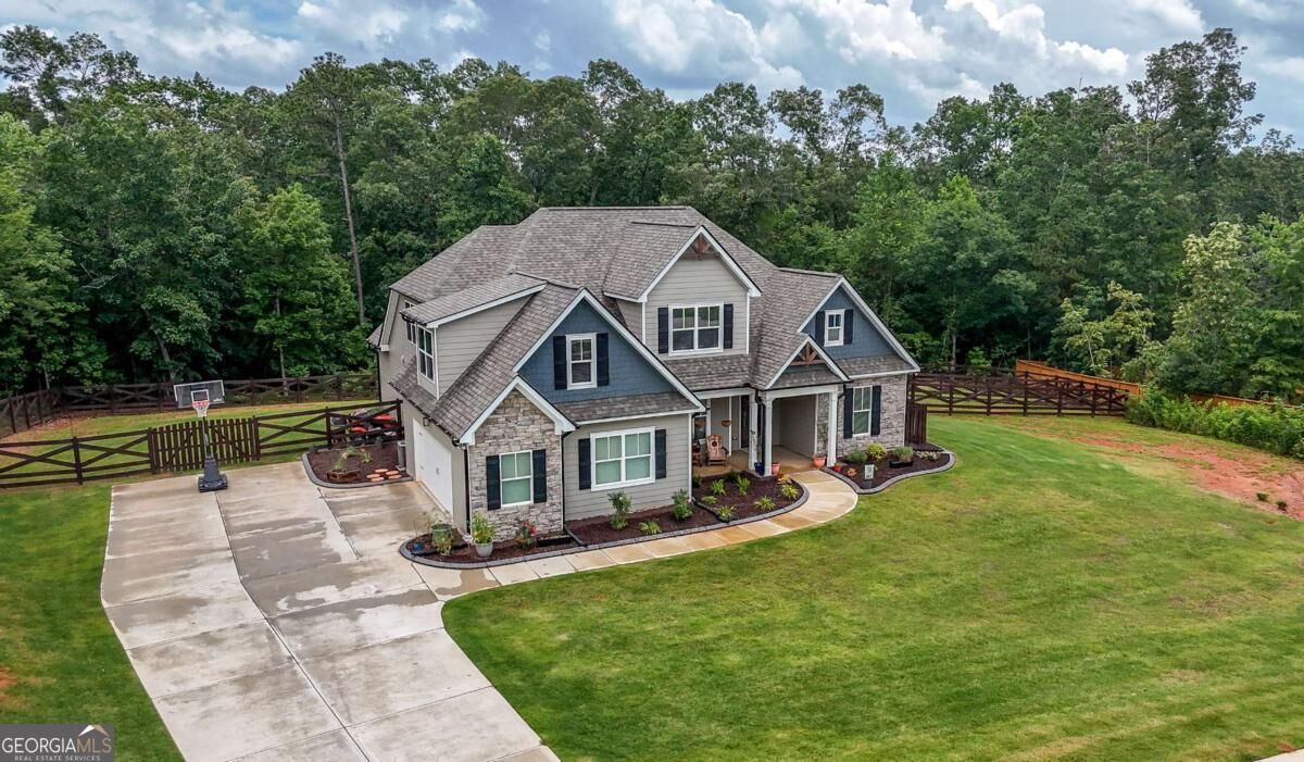 Property Photo: 7532 Milford Place GA 30135