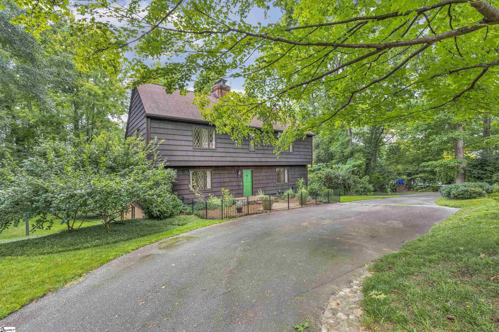 Property Photo: 100 W Seven Oaks Drive SC 29605