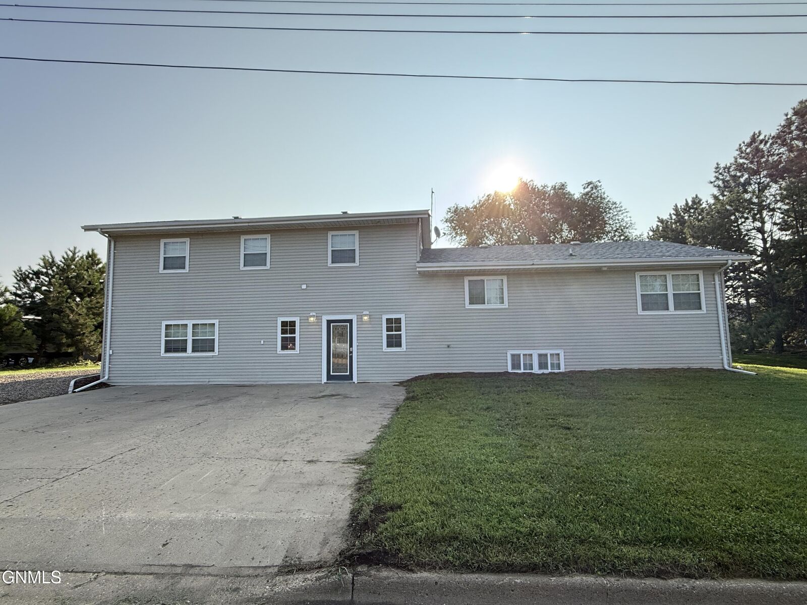 Property Photo:  205 Dakota Street S  ND 58533 