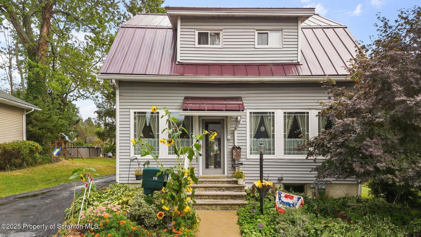 Property Photo:  216 Maple Avenue  PA 18411 