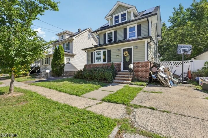 Property Photo:  315 Hemlock St  NJ 07204 