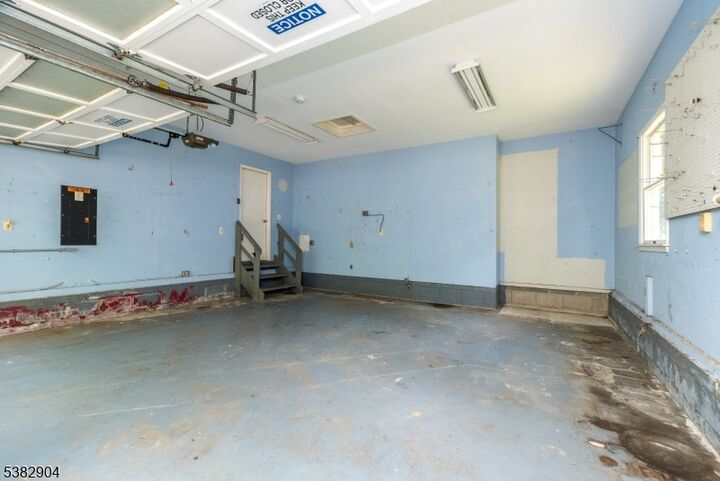 Property Photo:  6 Hampton Rd  NJ 08867 