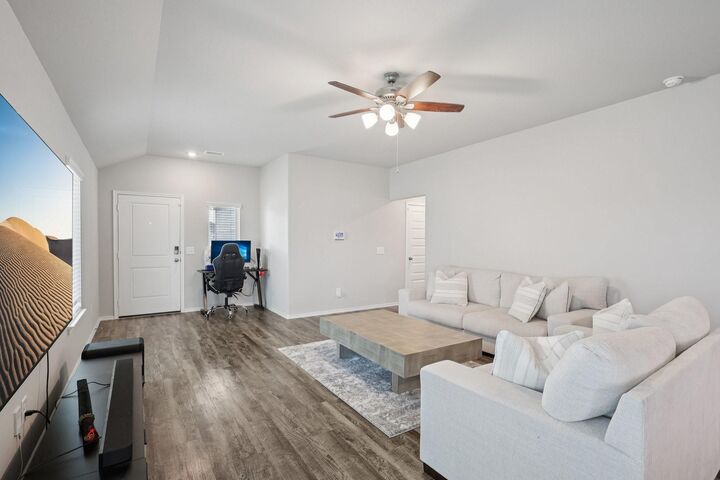 Property Photo: 10707 Bird Of Paradise Lane TX 77016
