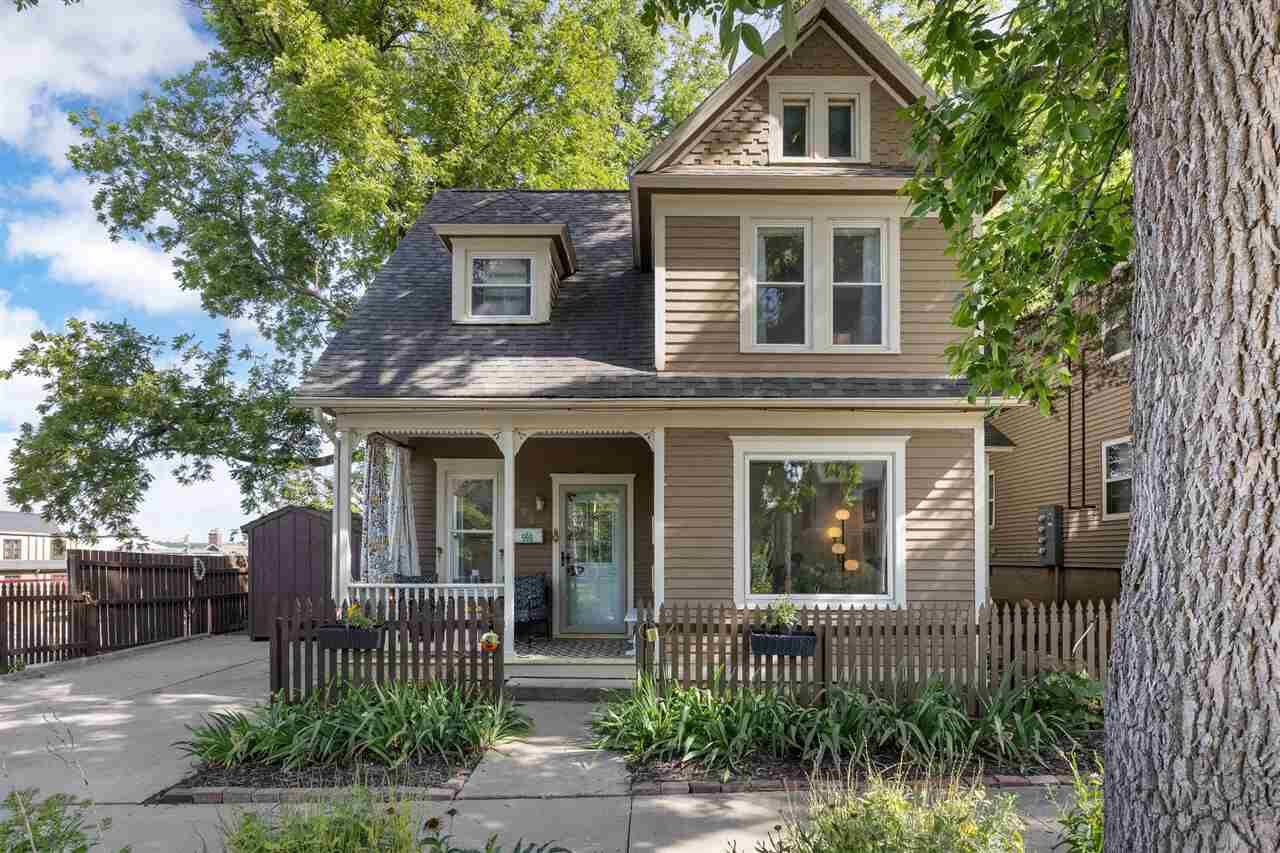 Property Photo:  222 Ronalds St  IA 52245 
