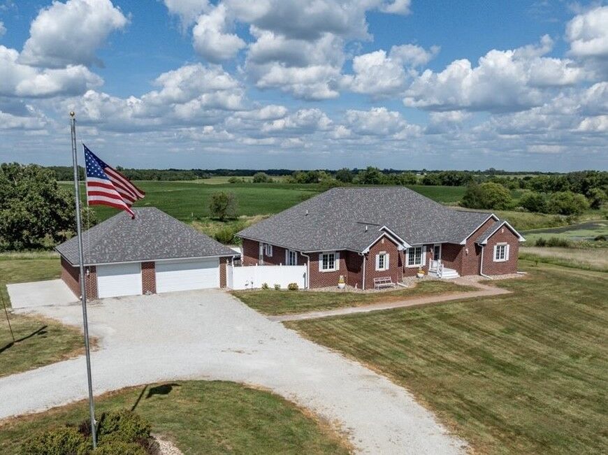 Property Photo: 48724 185th Trail IA 50049