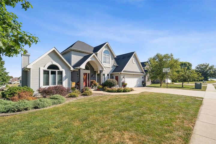 Property Photo: 1004 Big Rock Park Road IA 50219
