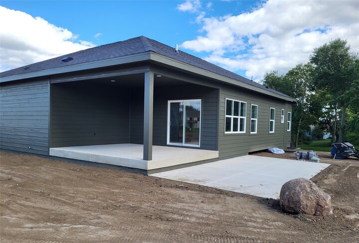 Property Photo:  102 Crossroads Court  IA 50226 